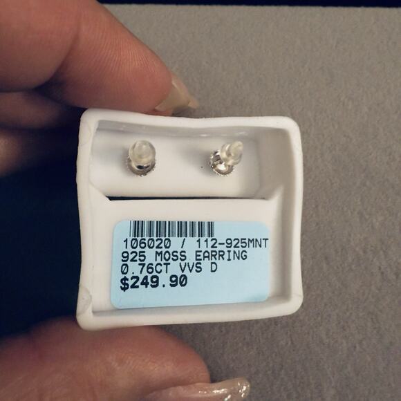 Beautiful 0.76ct Genuine Moissanite Heart Screwback Stud Earrings~New~Retail$249 - Picture 8 of 13